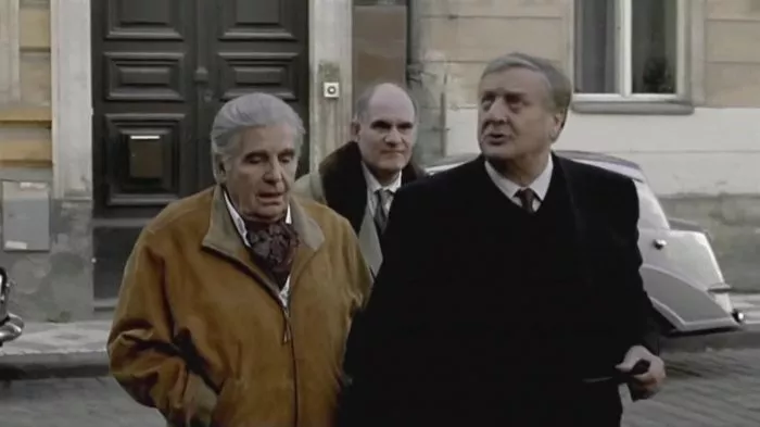 Jean-Paul Bonnaire (Inspecteur Battisti), Bruno Cremer (Commissaire Jules Maigret), Roger Pierre zdroj: imdb.com