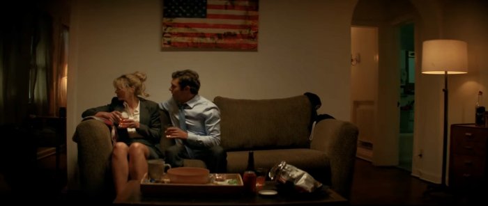 Adam Brody (Jerry), Carey Mulligan (Cassandra) zdroj: imdb.com