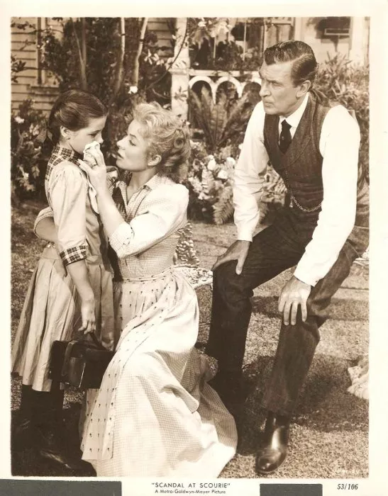 Greer Garson (Mrs. Patrick J. McChesney), Walter Pidgeon (Patrick J. McChesney), Donna Corcoran (Patsy) zdroj: imdb.com