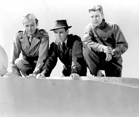 Hume Cronyn (Dr. J. Robert Oppenheimer), Tom Drake (Matt Cochran), Robert Walker (Colonel Jeff Nixon) zdroj: imdb.com