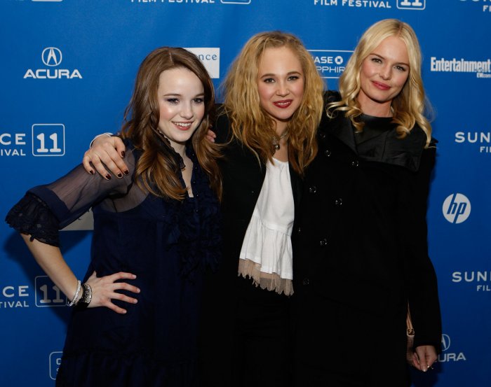 Kate Bosworth (Bonnie Muller), Kay Panabaker (Alison Hoffman), Juno Temple (Lily Hobart) zdroj: imdb.com 
promo k filmu