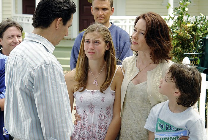 Carolyn Dando (Lauren Connelly), Ann Cusack (Denise Connelly), Kodi Smit-McPhee (Toby Connelly)