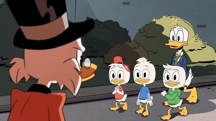 Tony Anselmo (Donald Duck), Bobby Moynihan (Louie Duck), Danny Pudi (Huey Duck), David Tennant (Scrooge McDuck), Ben Schwartz (Dewey Duck) zdroj: imdb.com
