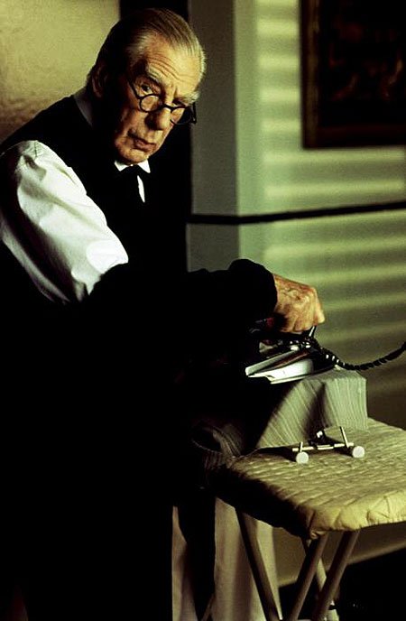 Michael Gough (Alfred Pennyworth)