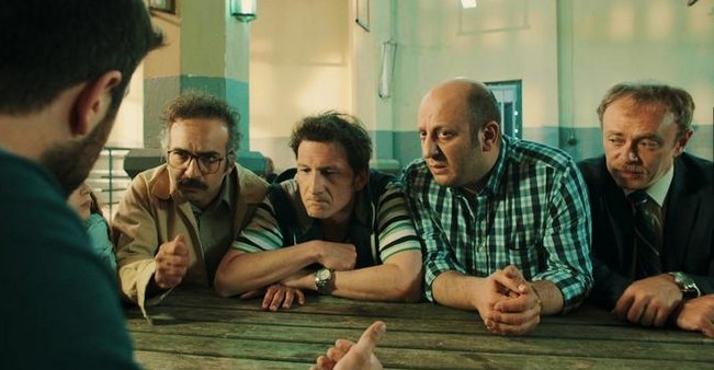 Tansu Biçer (Turgut), Osman Sonant (Orhan), Serkan Keskin (Sait), Nadir Saribacak (Nazim), Fatih Artman (Aziz) zdroj: imdb.com