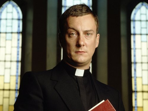 Stephen Tompkinson (Father Peter Clifford) zdroj: imdb.com