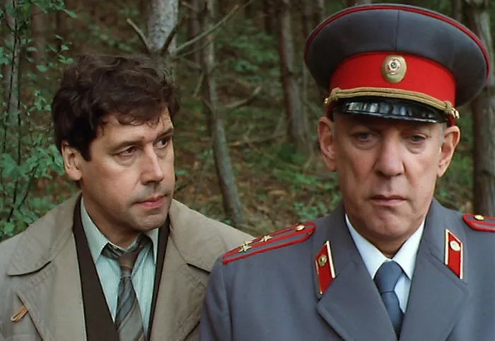 Donald Sutherland (Col. Mikhail Fetisov), Stephen Rea (Lt. Viktor Burakov) zdroj: imdb.com