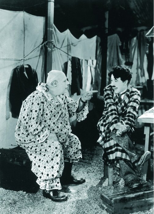Charles Chaplin (A Tramp), Al Ernest Garcia (The Circus Proprietor and Ring Master) zdroj: imdb.com