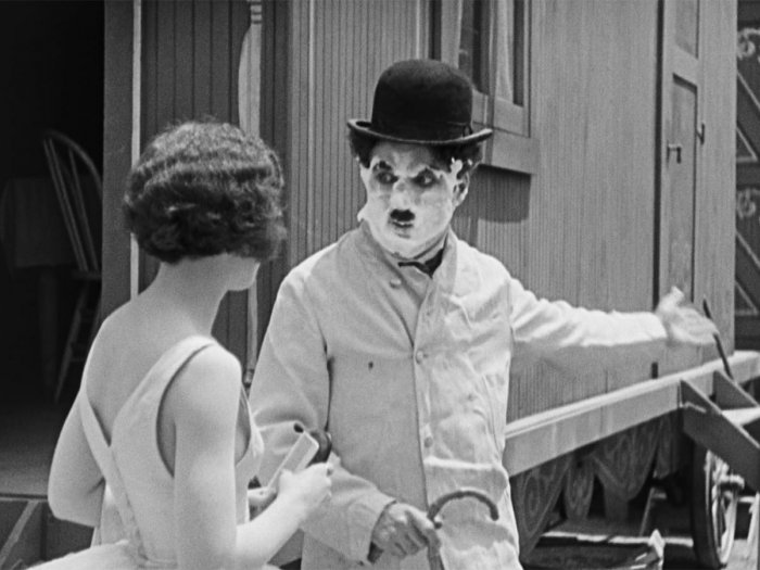 Charles Chaplin (A Tramp), Merna Kennedy zdroj: imdb.com