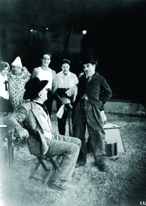 Charles Chaplin (A Tramp), Al Ernest Garcia (The Circus Proprietor and Ring Master), Merna Kennedy zdroj: imdb.com