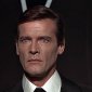 Muž se zlatou zbraní (1974) - James Bond