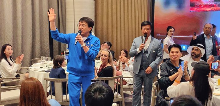 Jackie Chan, Jackson Lou, Stanley Tong zdroj: imdb.com