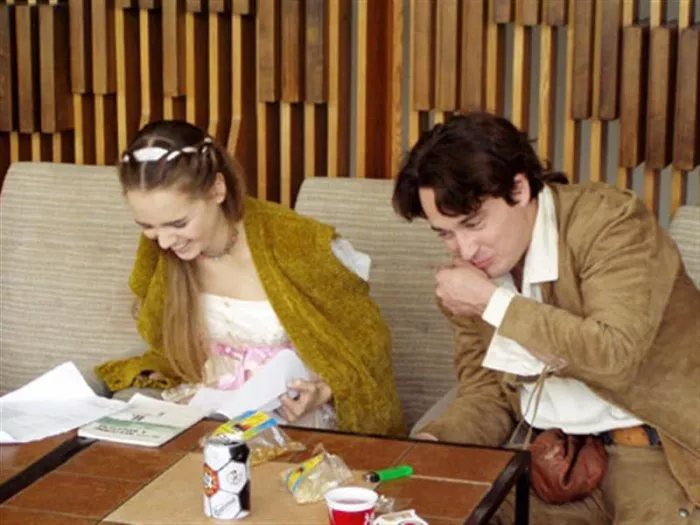 Saša Rašilov (Glovemaker Christian), Lucie Vondráčková (Princess Astrid) zdroj: imdb.com