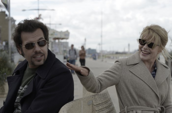 Fanny Ardant (Caroline dite Caro), Laurent Lafitte (Julien) zdroj: imdb.com