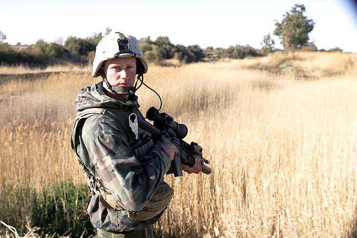 Alexander Skarsgård (Sgt. Brad ’Iceman’ Colbert)