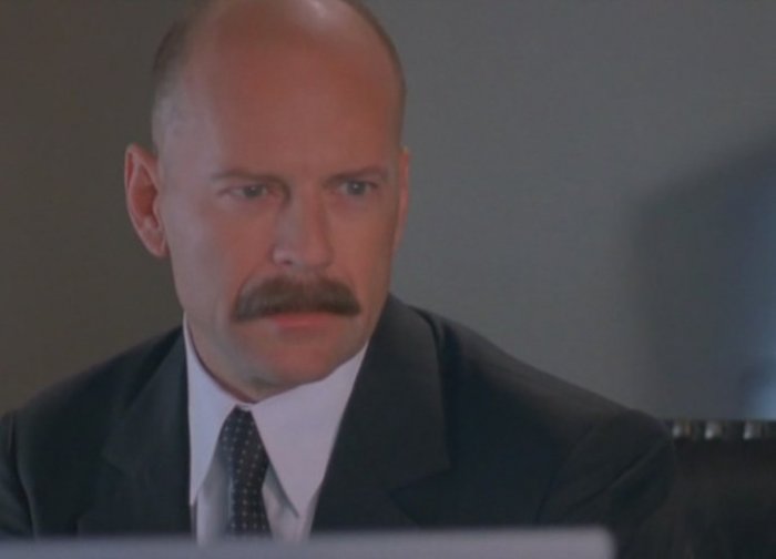 Bruce Willis (Mr. Blandford) zdroj: imdb.com
