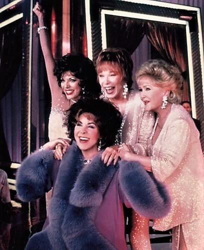 Elizabeth Taylor, Joan Collins, Shirley MacLaine, Debbie Reynolds zdroj: imdb.com