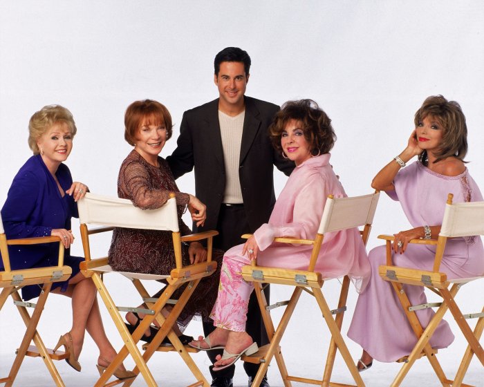 Elizabeth Taylor, Joan Collins, Debbie Reynolds, Shirley MacLaine, Jonathan Silverman zdroj: imdb.com