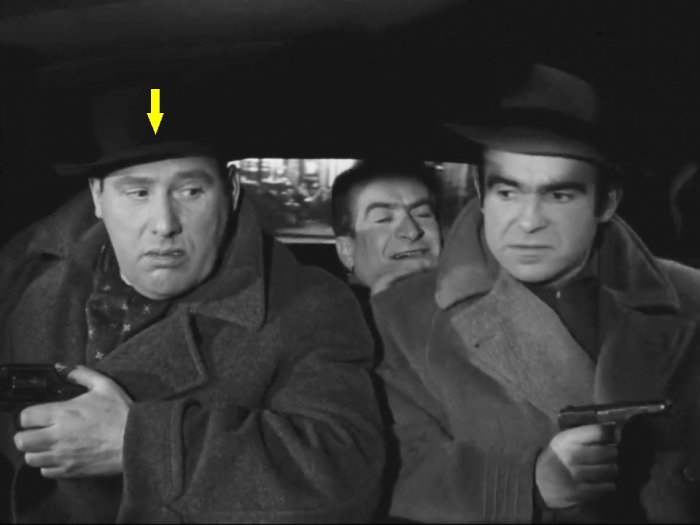 Comme un cheveu sur la soupe (1956) - Un gangster dévalisant 'Le Brazá'