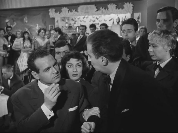 Comme un cheveu sur la soupe (1956) - Angelo, le gangster corse