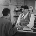 Comme un cheveu sur la soupe (1956) - Le patron du café 'Le brazá'