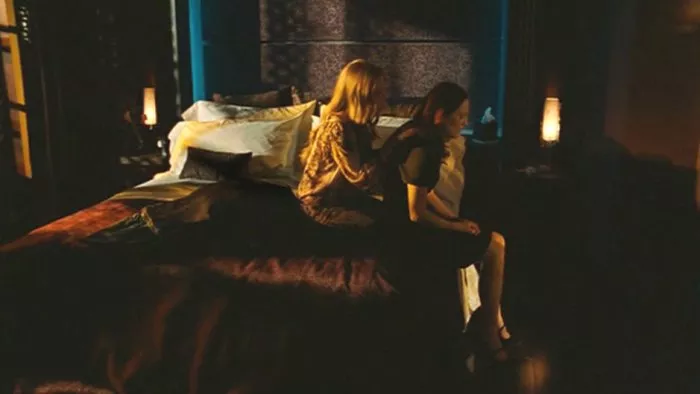 Julianne Moore (Catherine Stewart), Amanda Seyfried (Chloe) zdroj: imdb.com