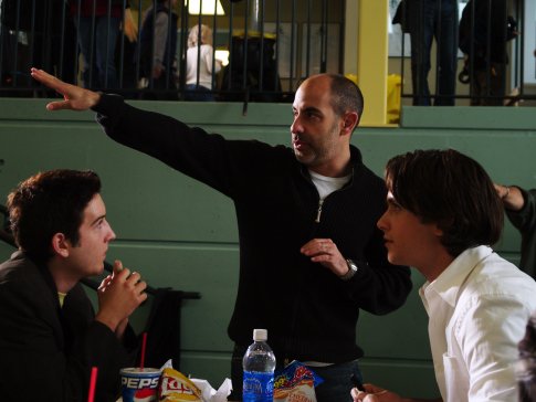 Justin Chatwin (Nick Powell), David S. Goyer, Chris Marquette (Pete Egan) zdroj: imdb.com