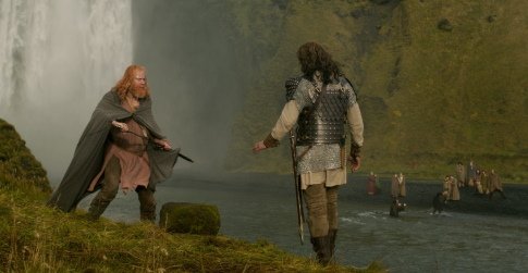Stellan Skarsgård (Hrothgar), Gerard Butler (Beowulf) zdroj: imdb.com