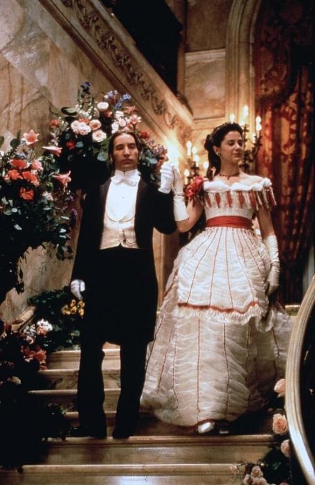 Mira Sorvino (Conchita Closson), Ronan Vibert (Lord Richard Marabel) zdroj: imdb.com
