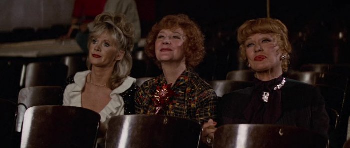 Eve Arden (Principal McGee), Dody Goodman (Blanche Hodel), Connie Stevens (Miss Mason) zdroj: imdb.com