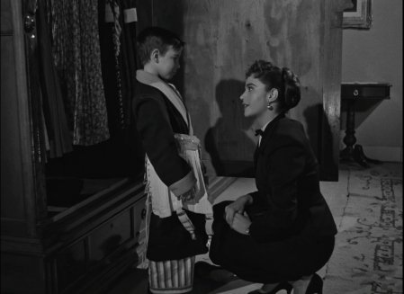 Rafael Banquells hijo (Archibaldo as a boy), Leonor Llausás (The Governess) zdroj: imdb.com