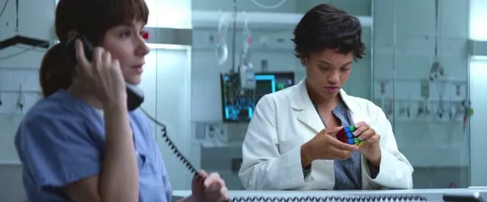 Jessica Rose (Puzzle Nurse), Kiersey Clemons (Sophia) zdroj: imdb.com