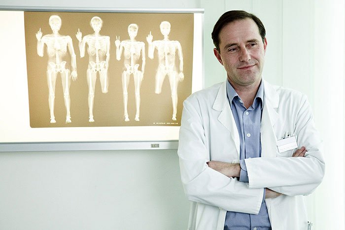 Stefan Kurt (Dr. Reichlin)