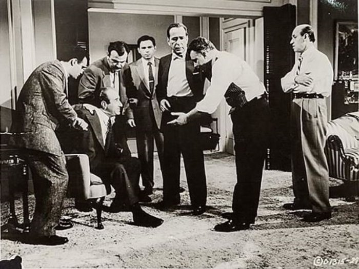 Humphrey Bogart, Rod Steiger, Val Avery, Herbie Faye, Carlos Montalbán, Nehemiah Persoff zdroj: imdb.com