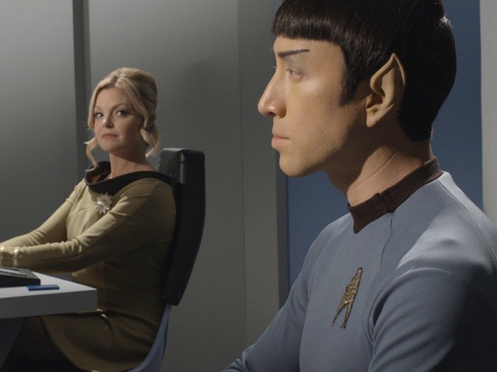 Clare Kramer (Commander Garrett), Todd Haberkorn (Mr. Spock) zdroj: imdb.com