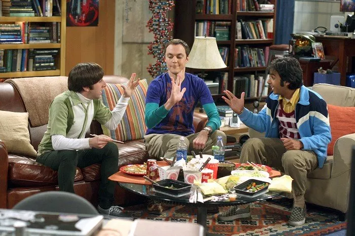 Simon Helberg (Howard Wolowitz), Jim Parsons (Sheldon Cooper), Kunal Nayyar (Raj Koothrappali)
