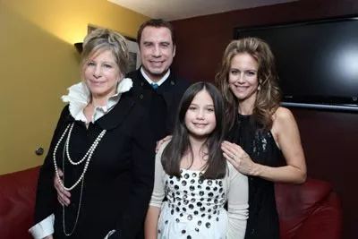 John Travolta (Charlie), Kelly Preston (Vicki), Barbra Streisand, Ella Bleu Travolta (Emily) zdroj: imdb.com 
promo k filmu