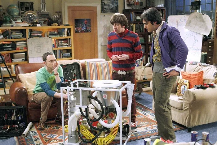 Jim Parsons (Sheldon Cooper), Simon Helberg (Howard Wolowitz), Kunal Nayyar (Raj Koothrappali)