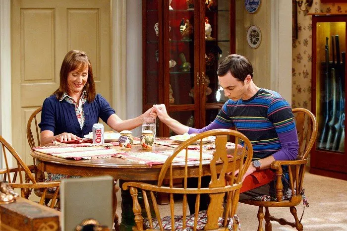 Laurie Metcalf (Mary Cooper), Jim Parsons (Sheldon Cooper)
