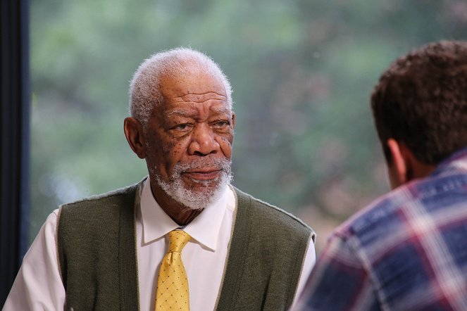 Morgan Freeman (Dr. Mackles)