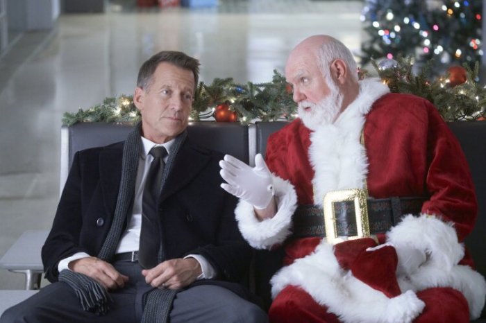 James Denton (Ethan Holt), John B. Lowe (Santa) zdroj: imdb.com