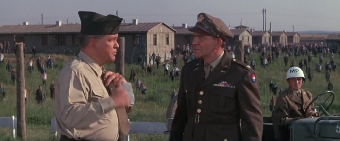 Robert Beatty (Col. Greenfield), Billy Kearns (Le commandant américain au camp d’Oremburg) zdroj: imdb.com