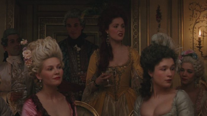 Kirsten Dunst (Marie Antoinette), Rose Byrne (Duchesse de Polignac), Mary Nighy (Princesse Lamballe) zdroj: imdb.com