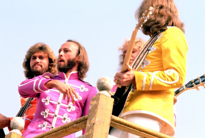 Barry Gibb, Peter Frampton, Maurice Gibb, Robin Gibb, The Bee Gees zdroj: imdb.com