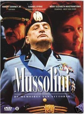 George C. Scott (Benito Mussolini), Gina Bellman (Gena), Gunnar Möller (Adolf Hitler) zdroj: imdb.com