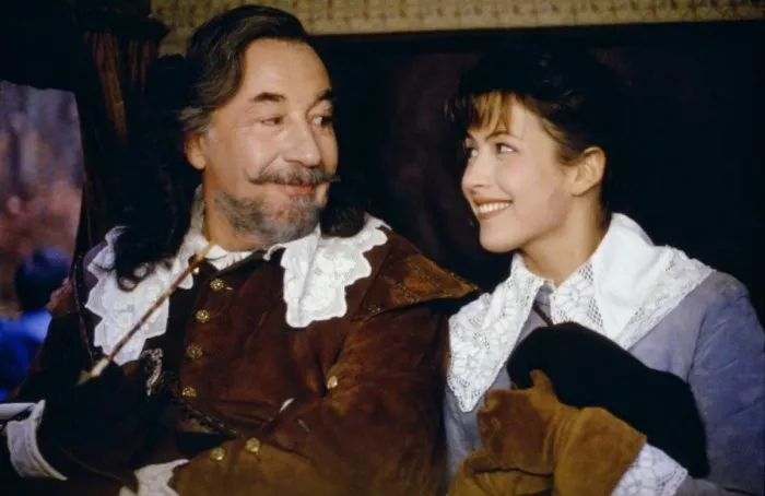 Sophie Marceau (Eloïse d’Artagnan), Philippe Noiret (D’Artagnan) zdroj: imdb.com