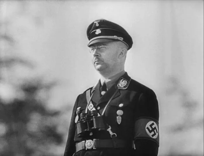 Heinrich Himmler (Heinrich Himmler - Walks to Flame with Hitler and Lutze, Leads SS at SA Rally, Leads SS Parade Then Joins Hit) zdroj: imdb.com