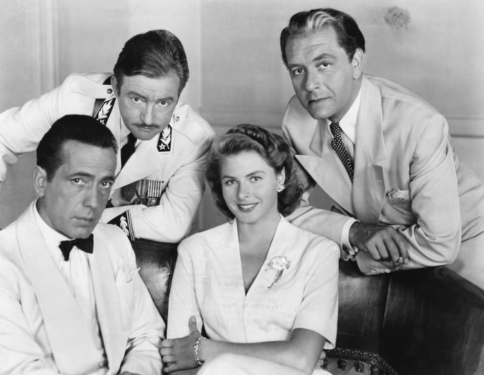 Ingrid Bergman (Ilsa Lund), Humphrey Bogart (Rick Blaine), Claude Rains (Captain Louis Renault), Paul Henreid (Victor Laszlo) zdroj: imdb.com