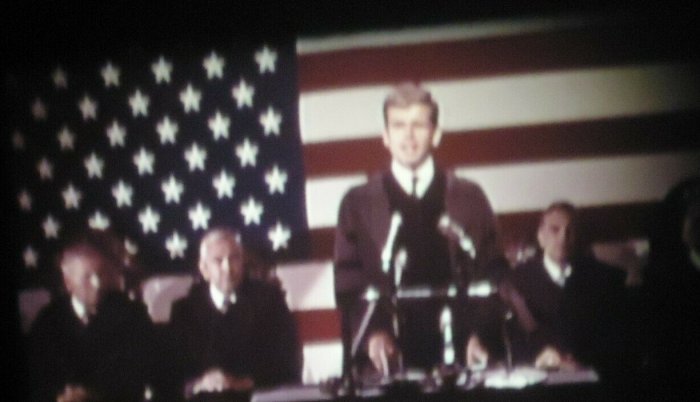 William Devane (John F. Kennedy - US President) zdroj: imdb.com