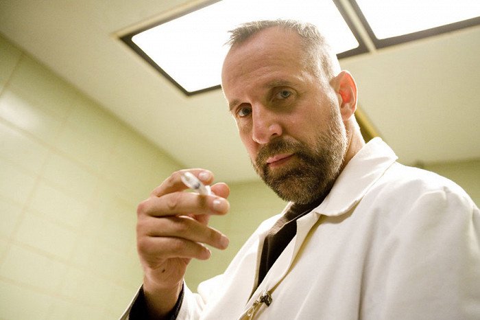 Peter Stormare (Dr. Roth)